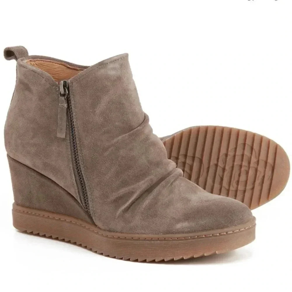 Sofft Siri Taupe Brown Ankle Boots Booties Slouch Wedge Heel Suede Leather: 10M